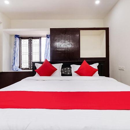 Oyo Victory Grand Hotel Tadepalle Kültér fotó