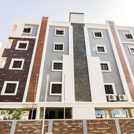 Oyo Victory Grand Hotel Tadepalle Kültér fotó