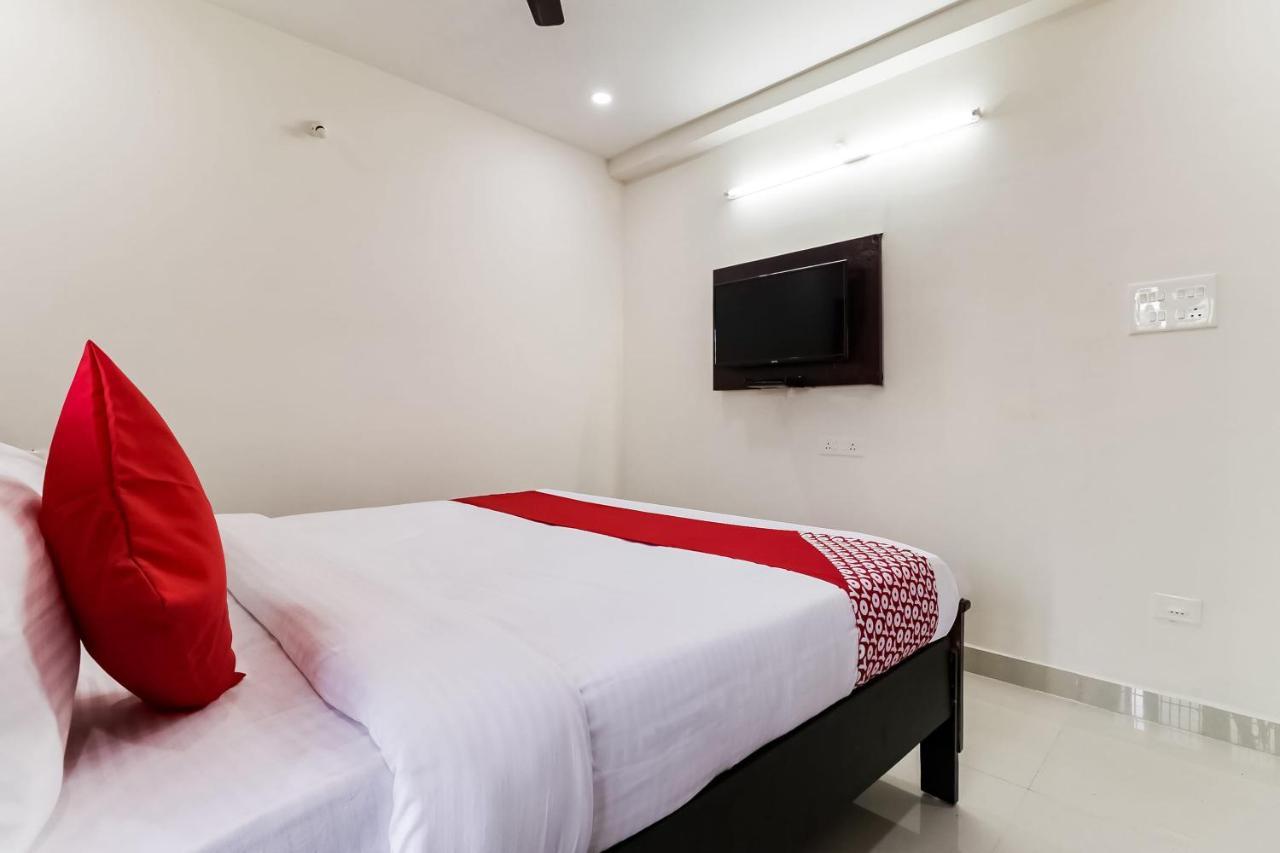 Oyo Victory Grand Hotel Tadepalle Kültér fotó