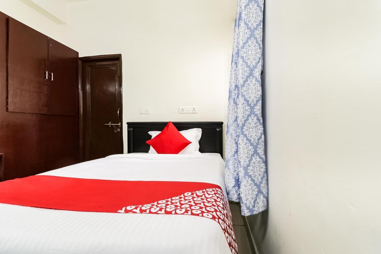 Oyo Victory Grand Hotel Tadepalle Kültér fotó