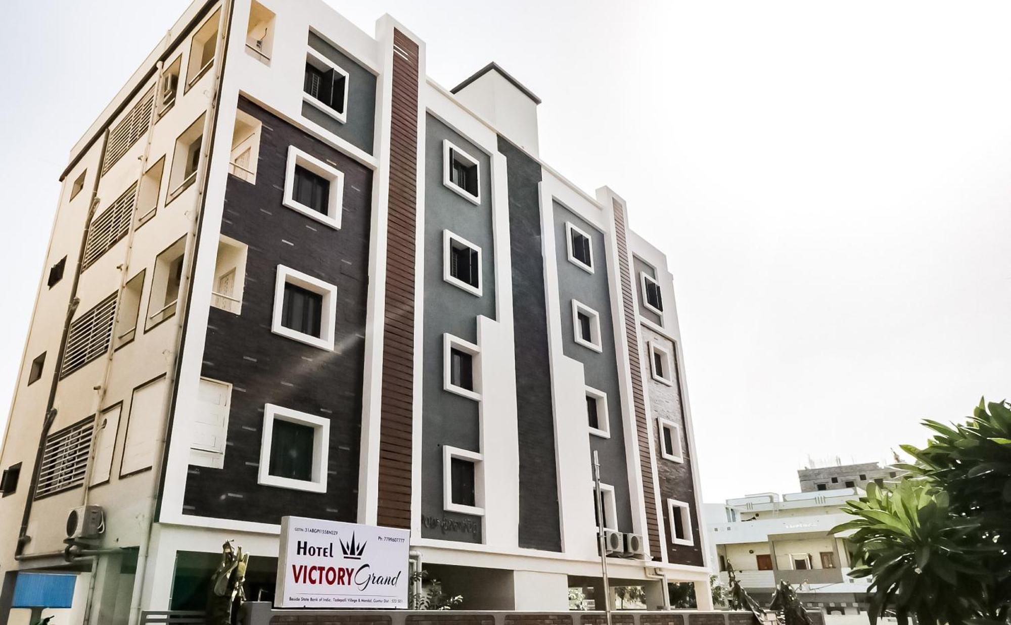 Oyo Victory Grand Hotel Tadepalle Kültér fotó
